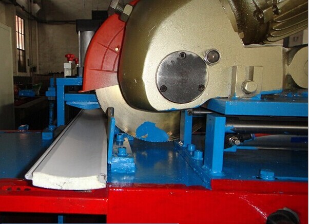 Kecepatan tinggi PU Shutter Door Roll Forming Machine 0.27mm-0.4mm Fly Saw Cutting